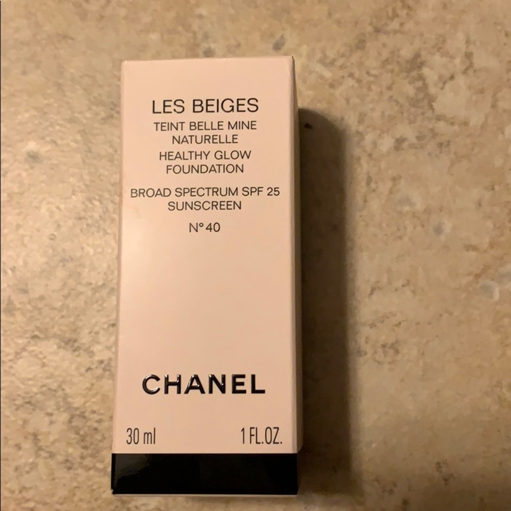 Chanel Les Beiges Healthy Glow Foundation